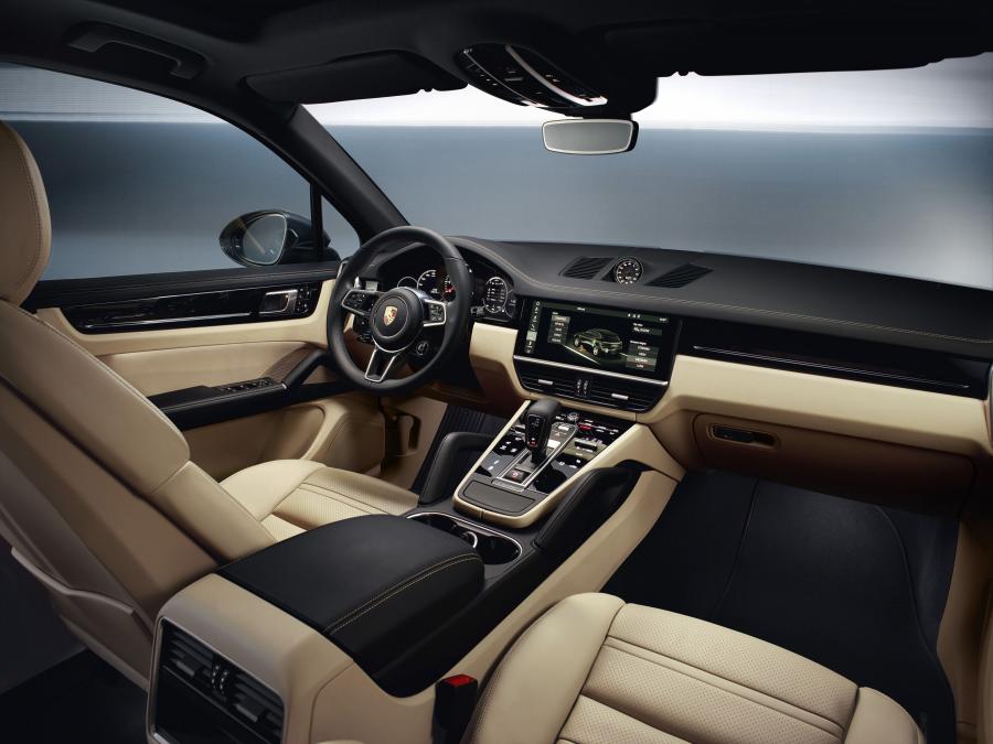 Интерьер Porsche Cayenne 2017 года  (WW) (фото 40 из 41)